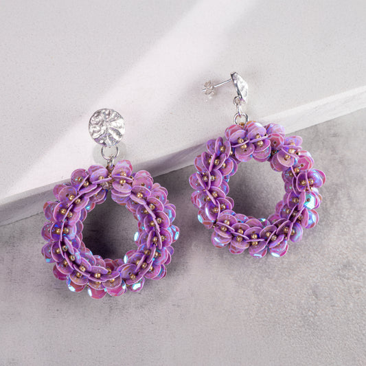 Lila Windmühlen-Pailetten Ohrstecker